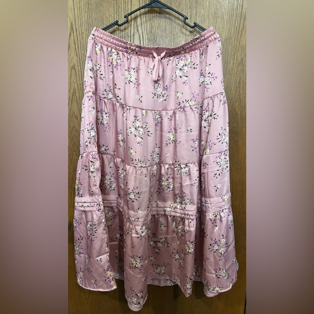 ✨3/$15 NWT Floral Pink Women's Skirt
